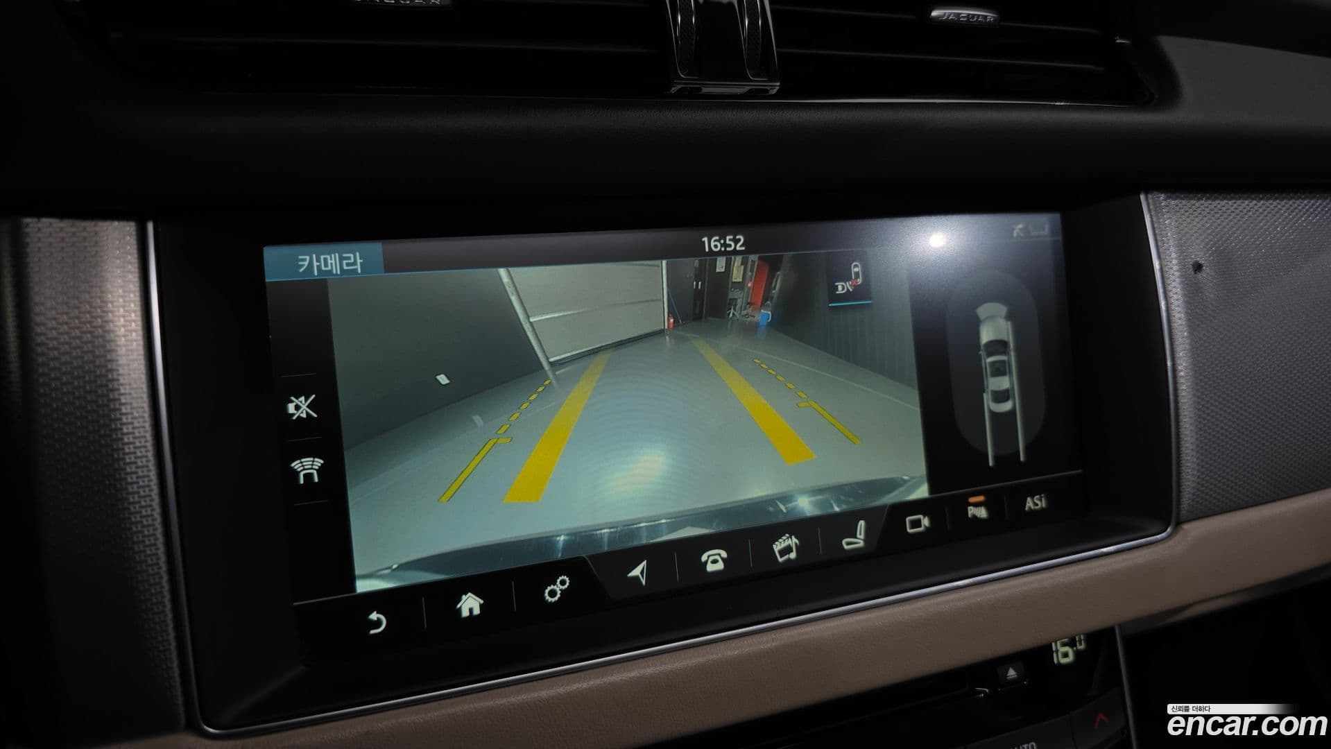 Main__Slider__Photo:XF Jaguar 2017.11-15