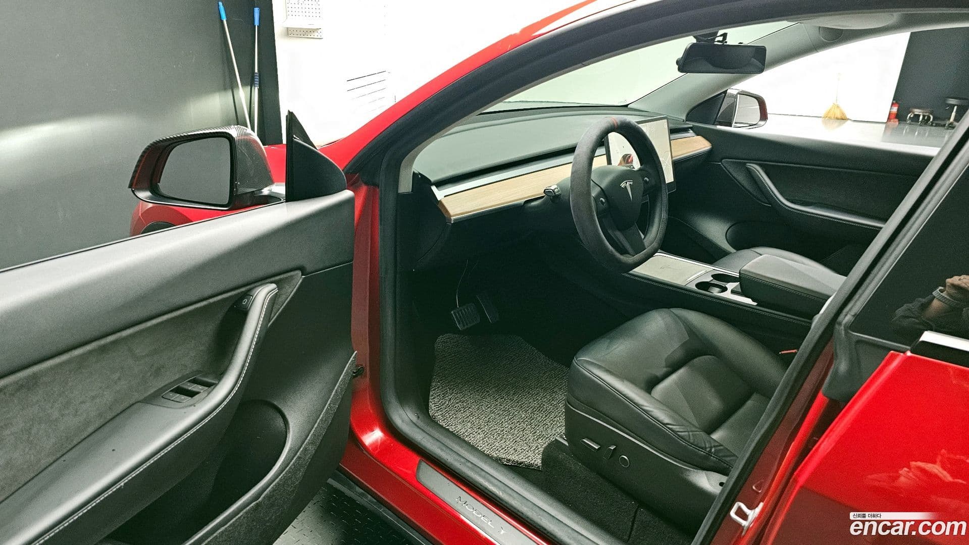 Main__Slider__Photo:Model Y Tesla 2021.7-9