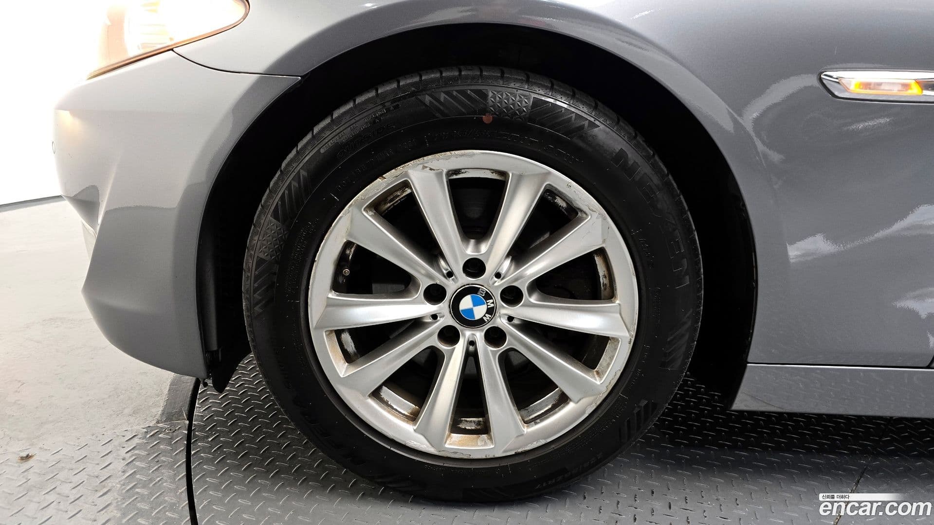 Main__Slider__Photo:5-Series BMW 2013.2-4