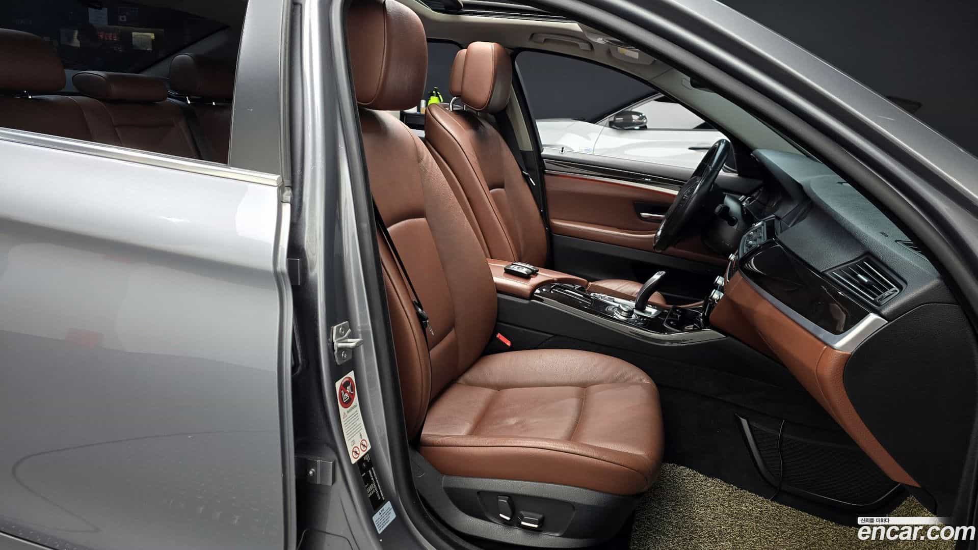 5-Series BMW 2013.2-INNER-010