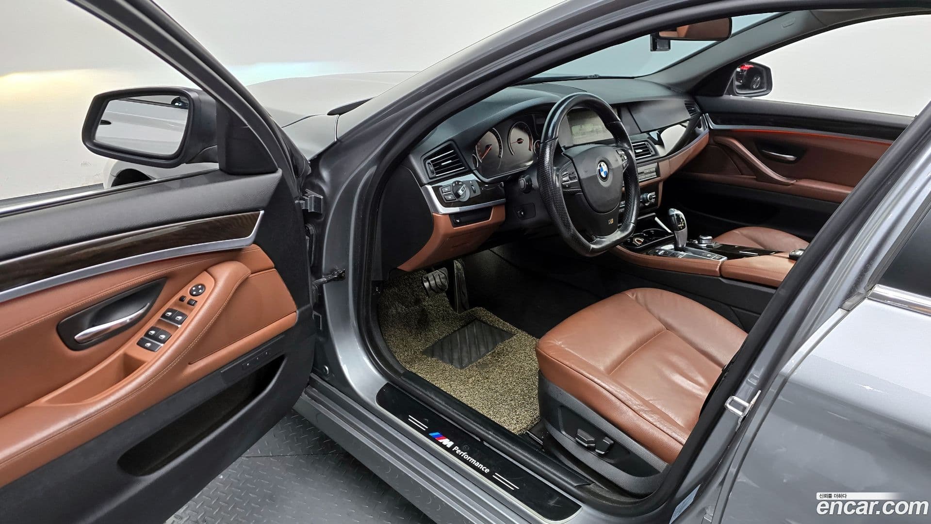 Main__Slider__Photo:5-Series BMW 2013.2-10