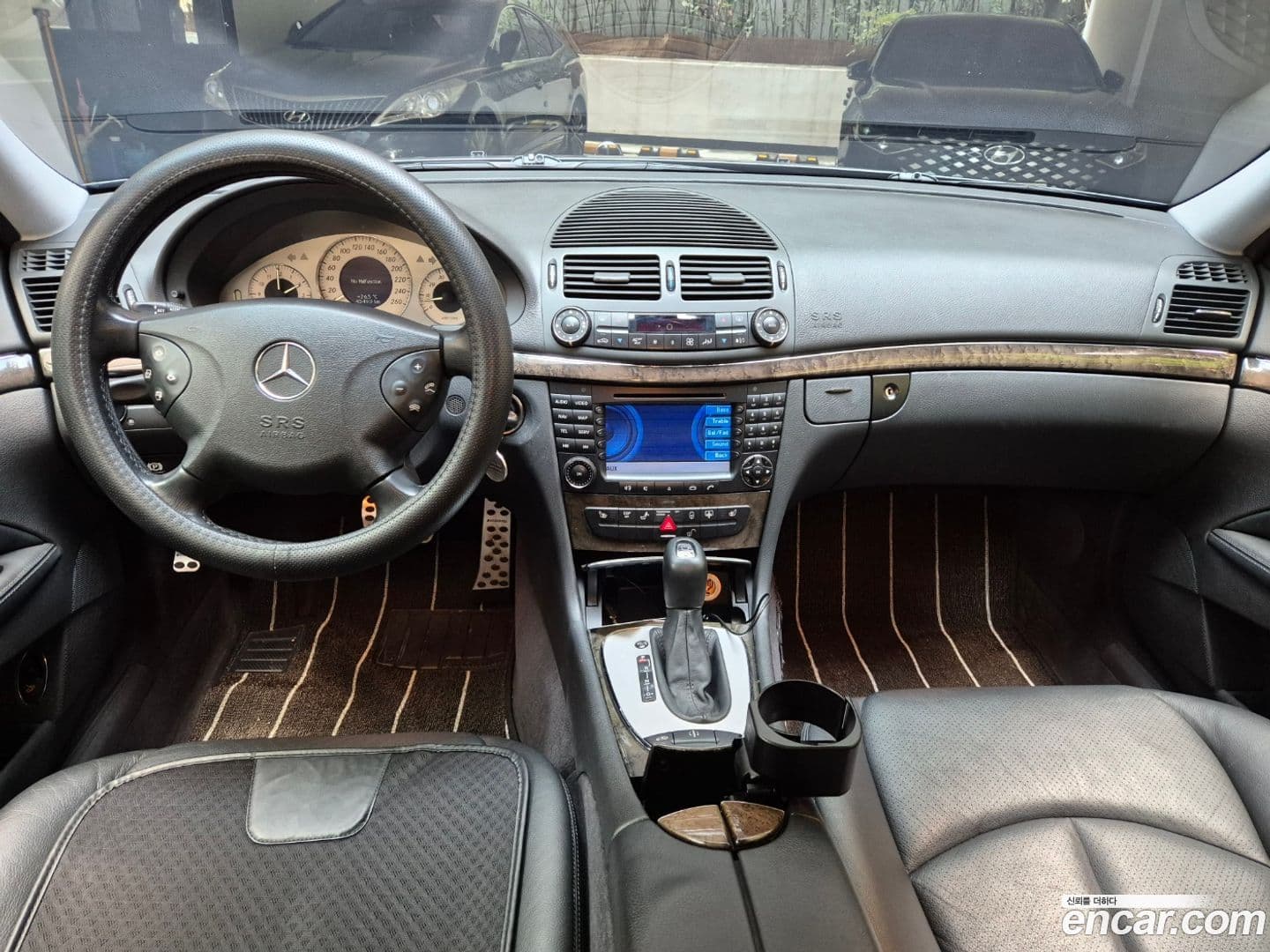 Main__Slider__Photo:E-Class Mercedes-Benz 2003.11-6