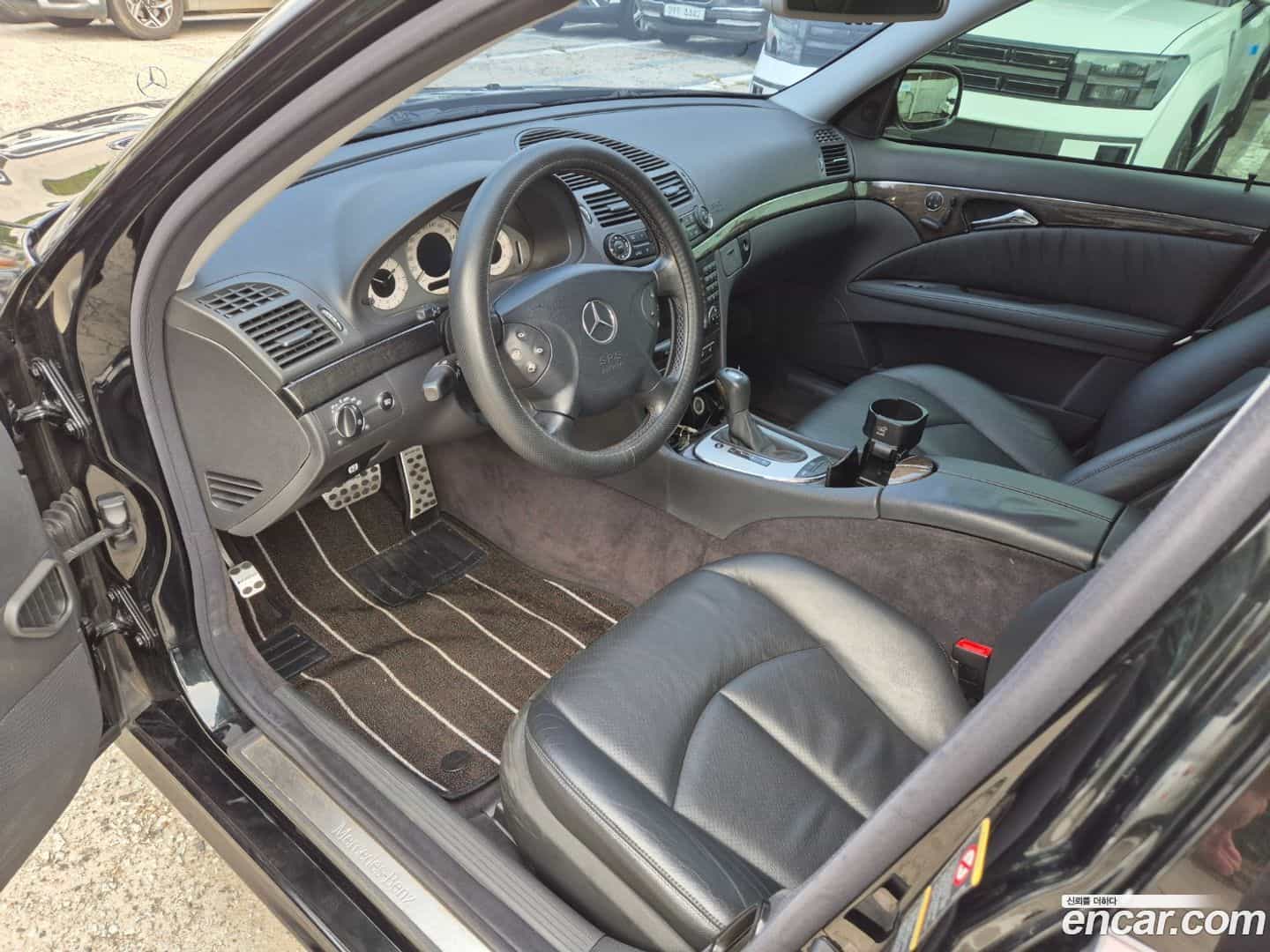 E-Class Mercedes-Benz 2003.11-INNER-009