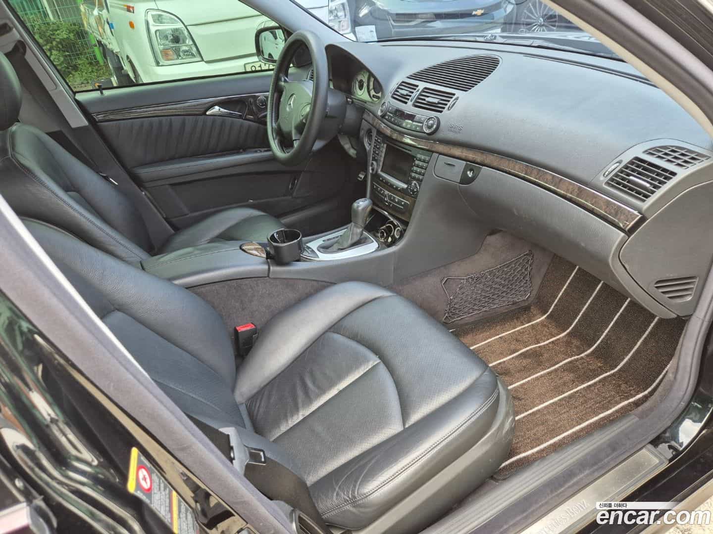 E-Class Mercedes-Benz 2003.11-INNER-010