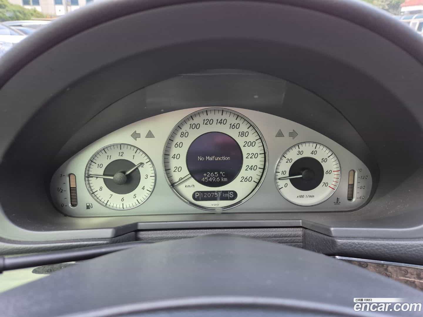 E-Class Mercedes-Benz 2003.11-OPTION-021