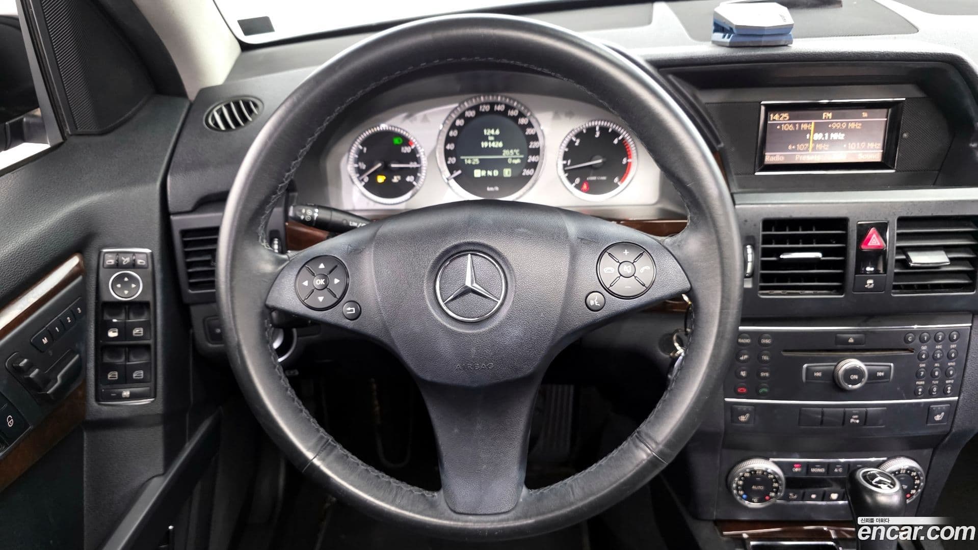 Main__Slider__Photo:GLK-Class Mercedes-Benz 2010.7-13