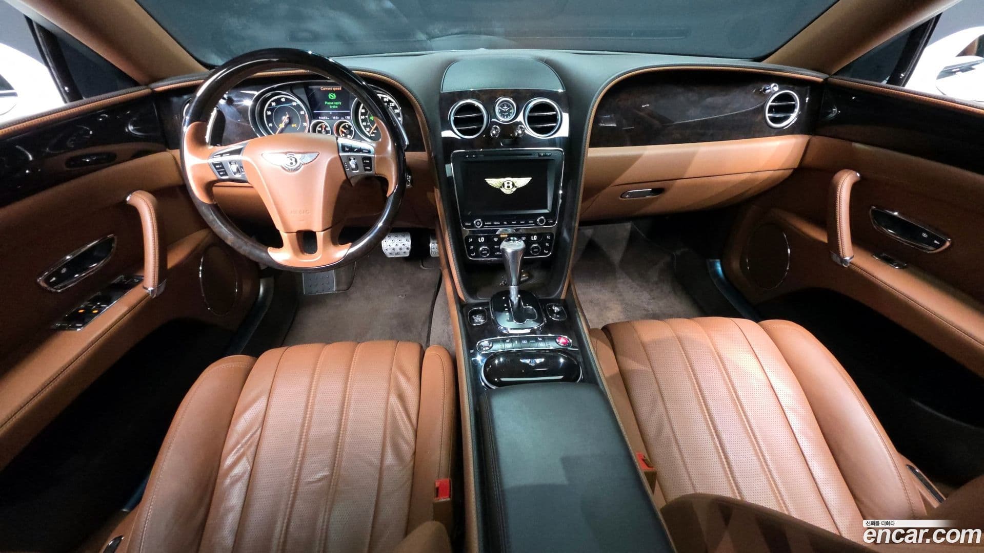 Main__Slider__Photo:Flying Spur Bentley 2016.3-6