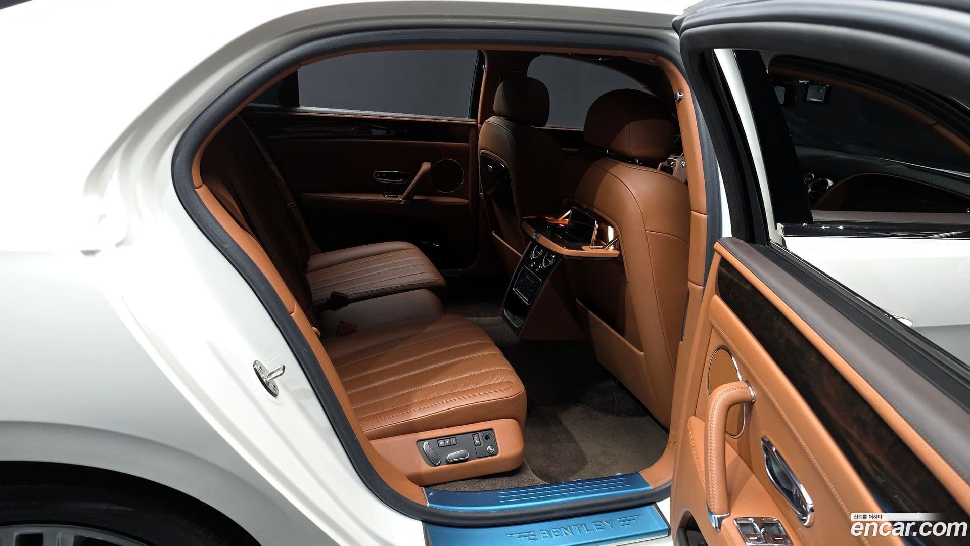Main__Slider__Photo:Flying Spur Bentley 2016.3-11