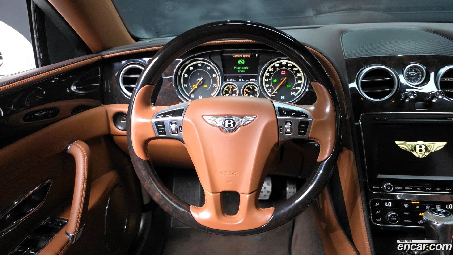 Main__Slider__Photo:Flying Spur Bentley 2016.3-12