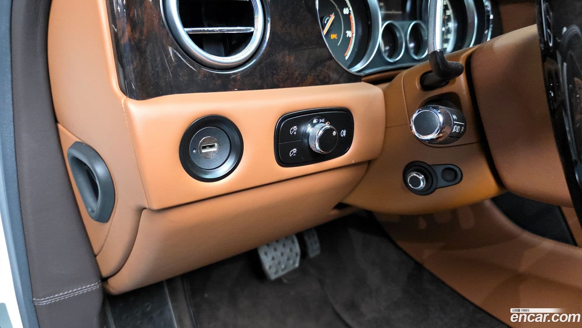 Main__Slider__Photo:Flying Spur Bentley 2016.3-13