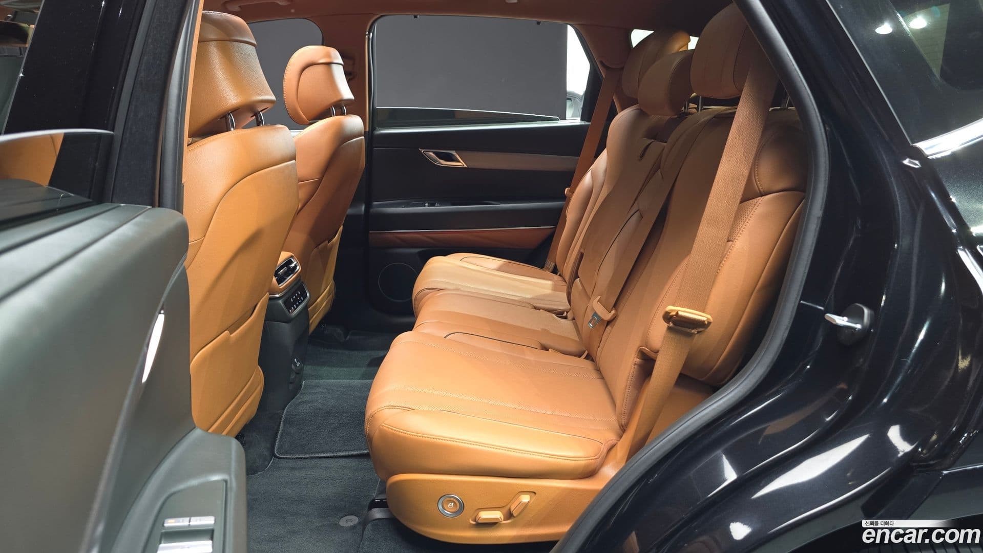 Main__Slider__Photo:GV80 Genesis 2023.10-11