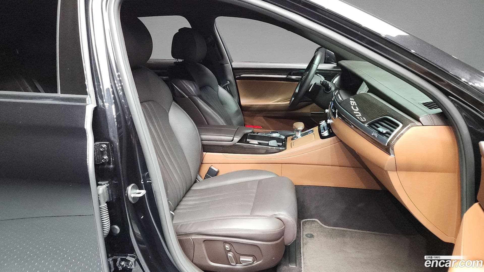 Main__Slider__Photo:G90 Genesis 2020.10-10