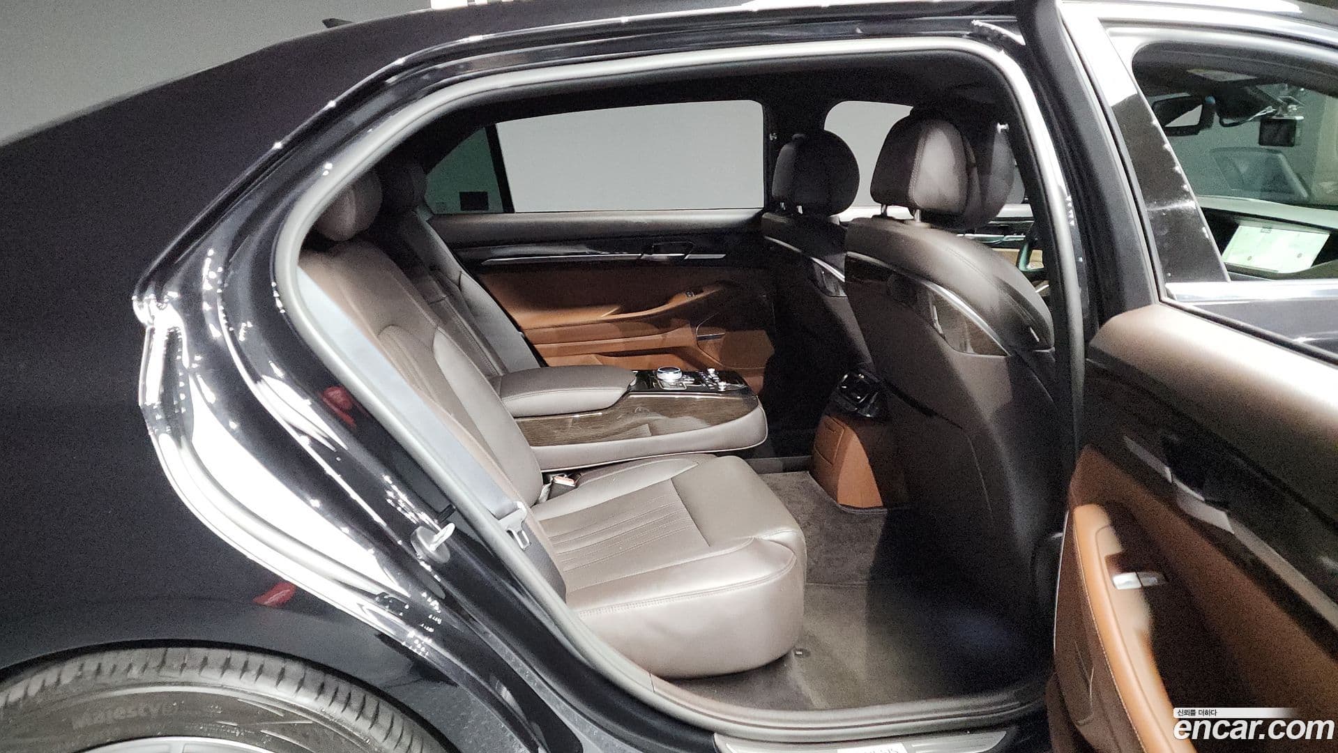 Main__Slider__Photo:G90 Genesis 2020.10-11