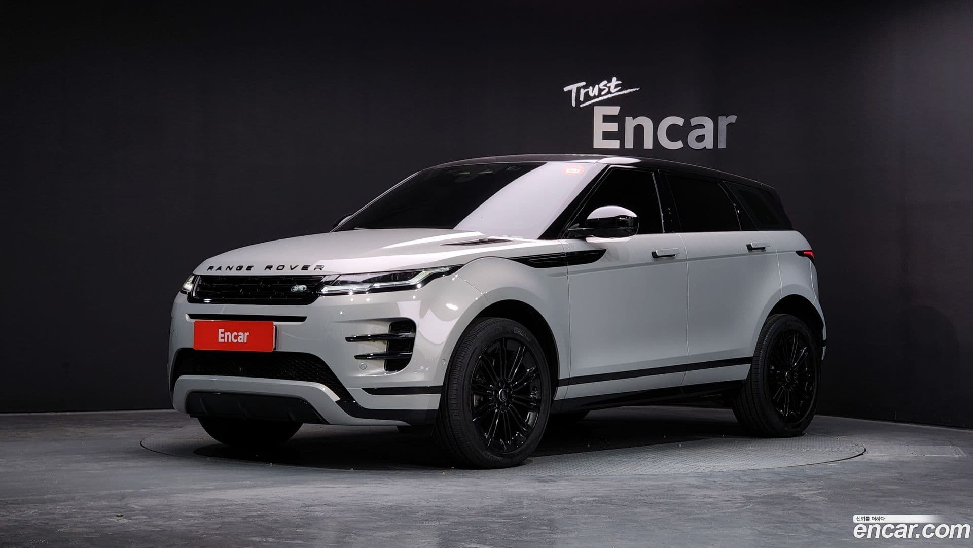 Main__Slider__Photo:Range Rover Evoque Land Rover 2024.5-0