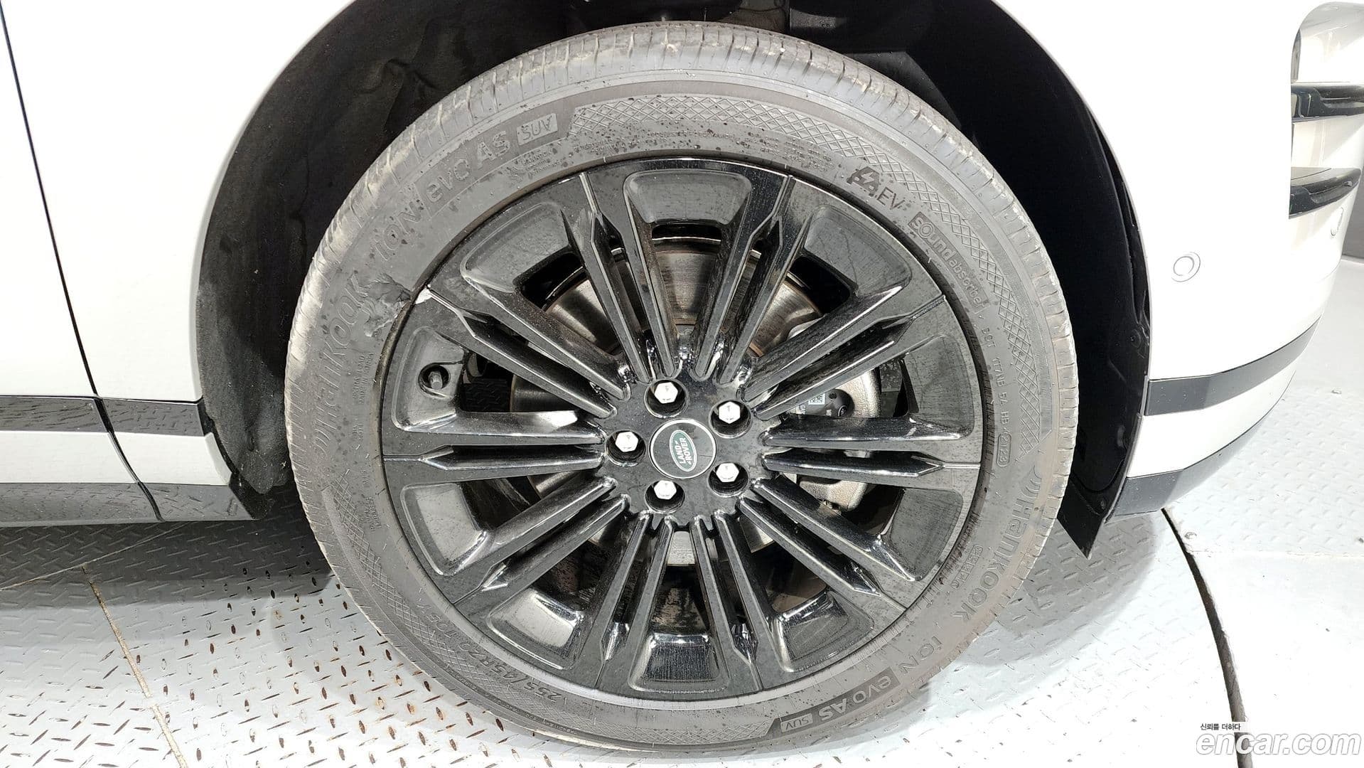 Main__Slider__Photo:Range Rover Evoque Land Rover 2024.5-4