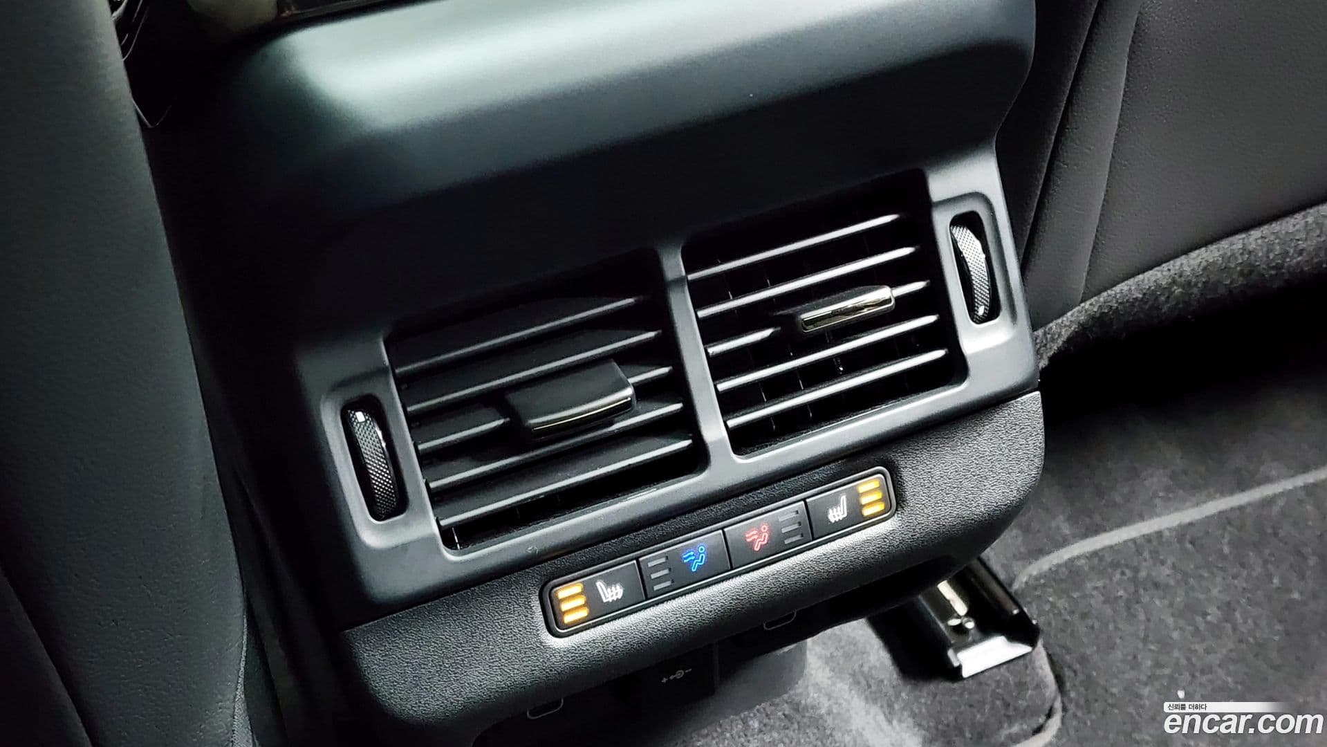 Main__Slider__Photo:Range Rover Evoque Land Rover 2024.5-18