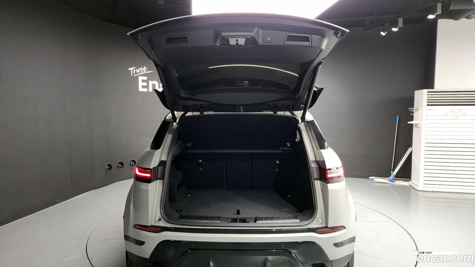 Main__Slider__Photo:Range Rover Evoque Land Rover 2024.5-19