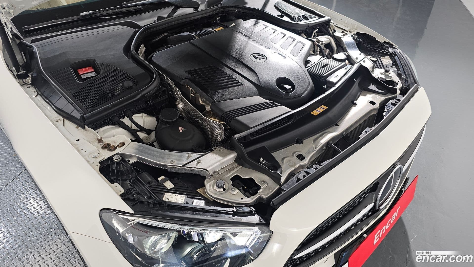 Main__Slider__Photo:E-Class Mercedes-Benz 2023.5-5