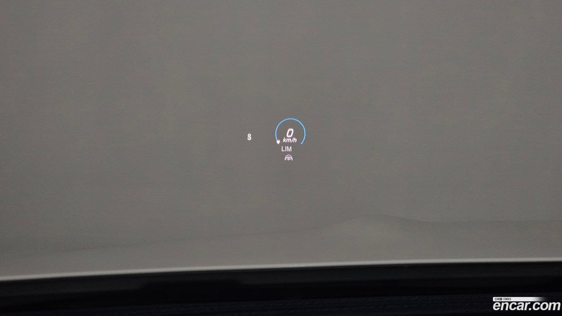 Main__Slider__Photo:E-Class Mercedes-Benz 2023.5-16