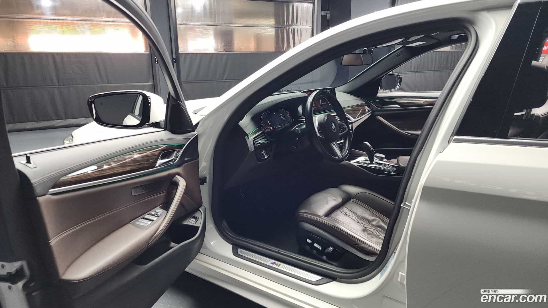 5-Series BMW 2022.0-INNER-010