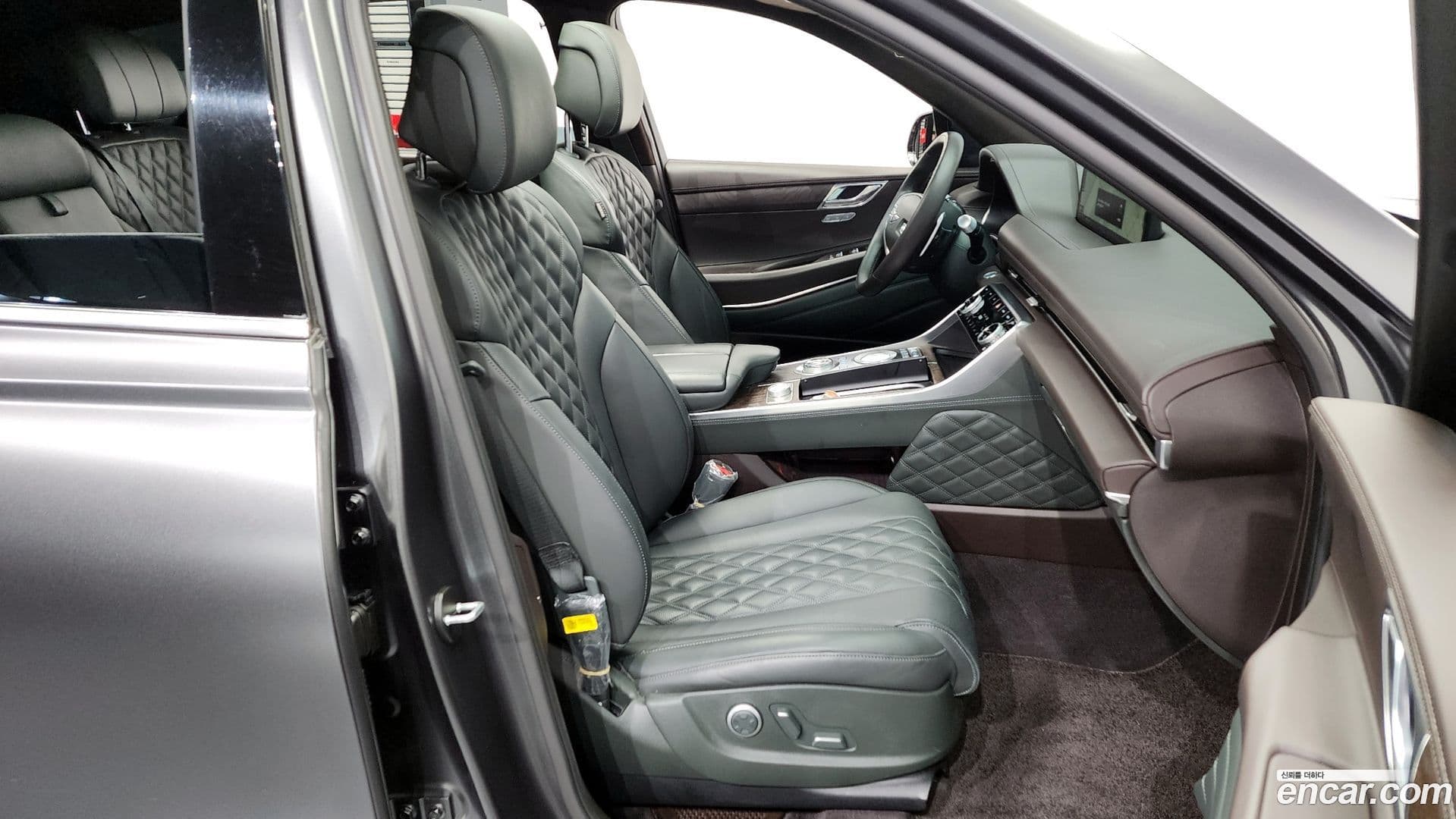 Main__Slider__Photo:GV80 Genesis 2021.11-10