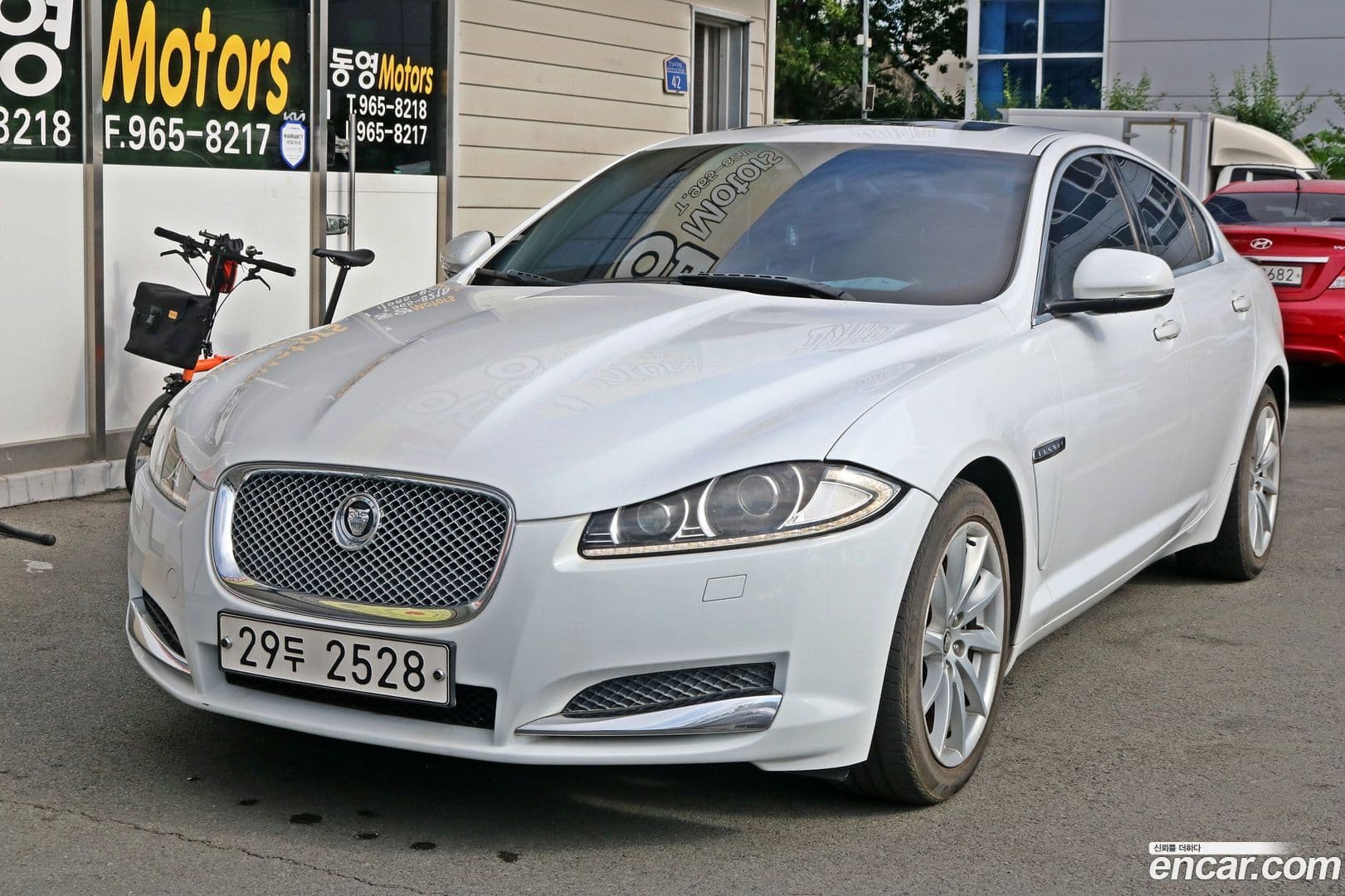 Main__Slider__Photo:XF Jaguar 2011.11-0