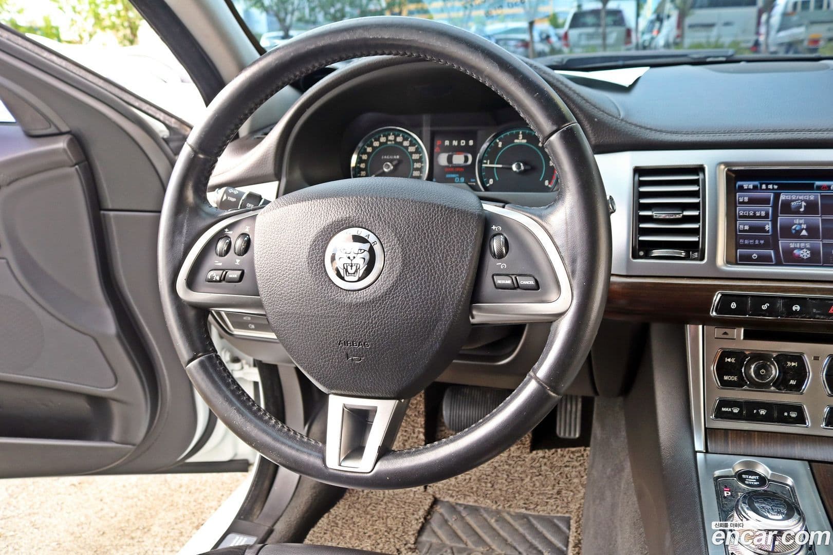 Main__Slider__Photo:XF Jaguar 2011.11-6