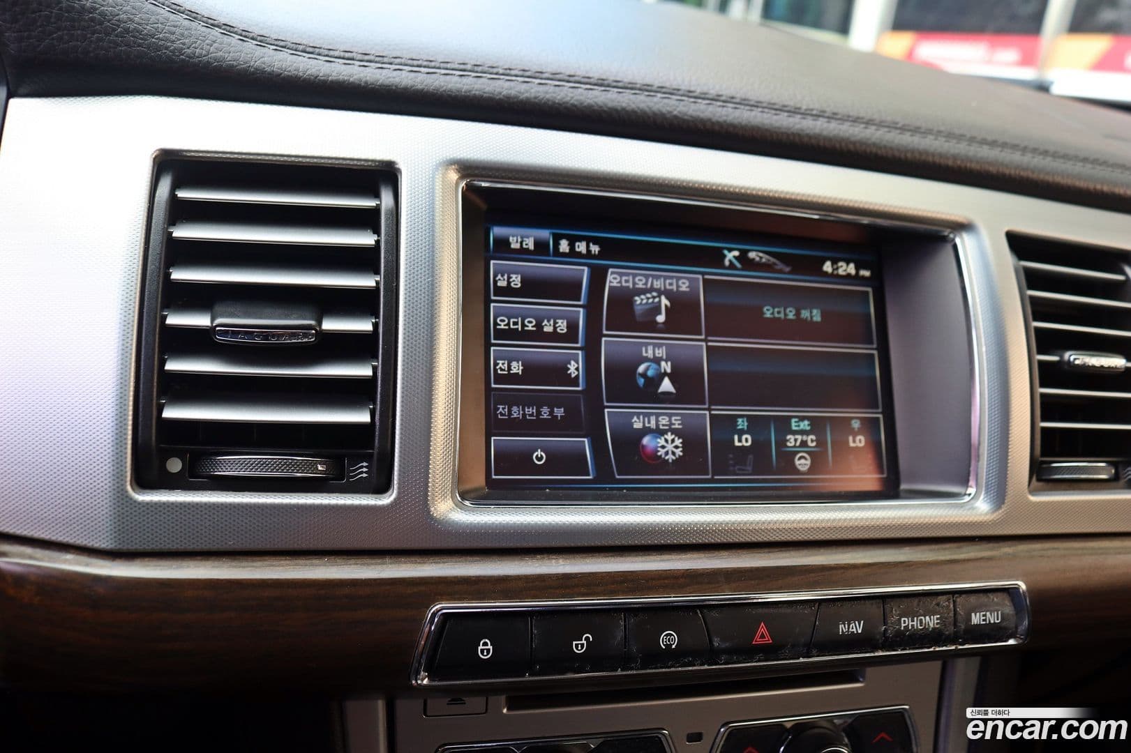 Main__Slider__Photo:XF Jaguar 2011.11-9