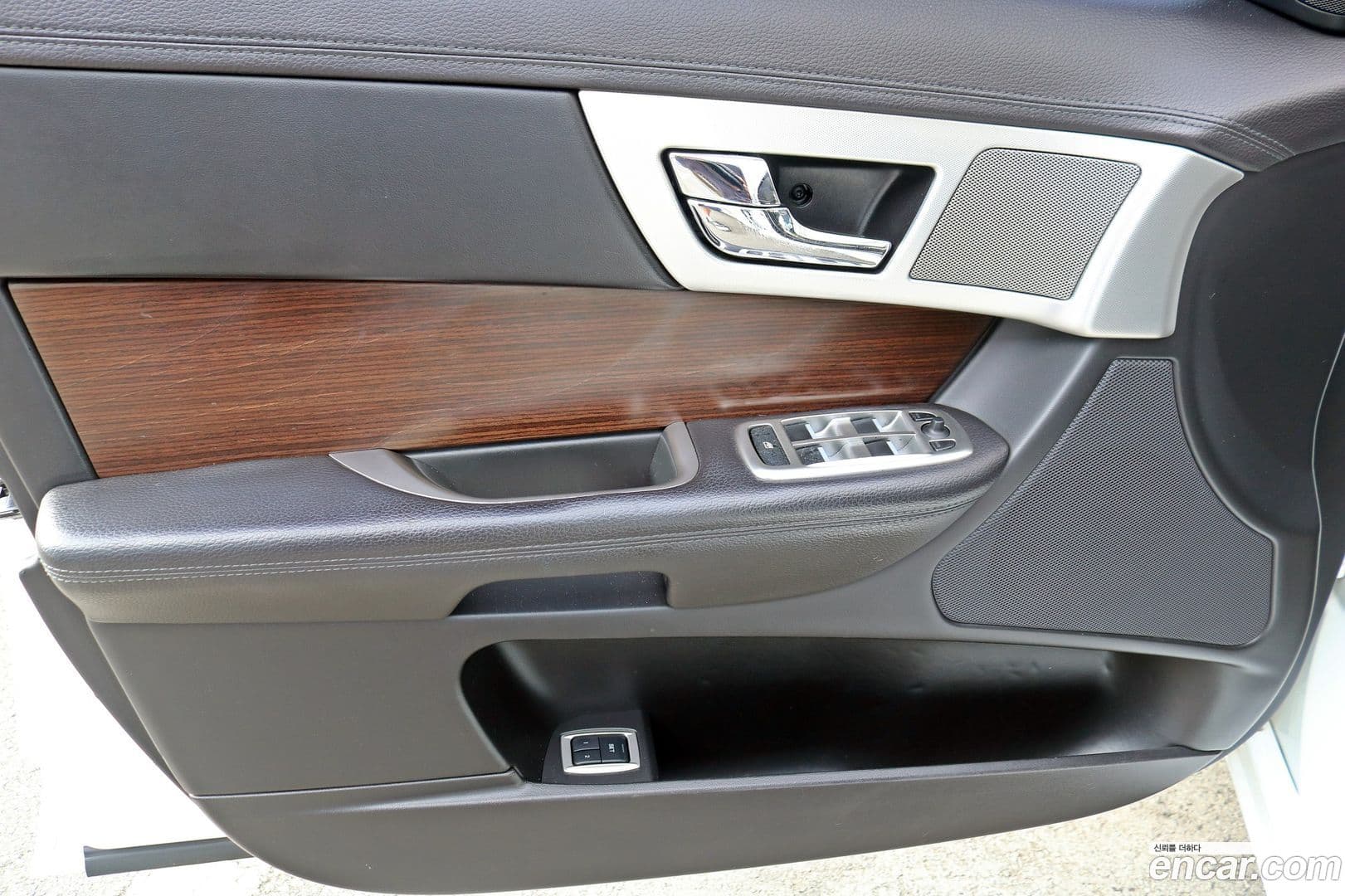 Main__Slider__Photo:XF Jaguar 2011.11-11