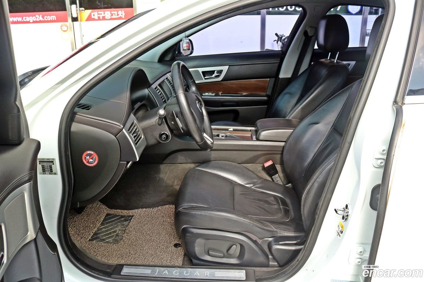 Main__Slider__Photo:XF Jaguar 2011.11-14