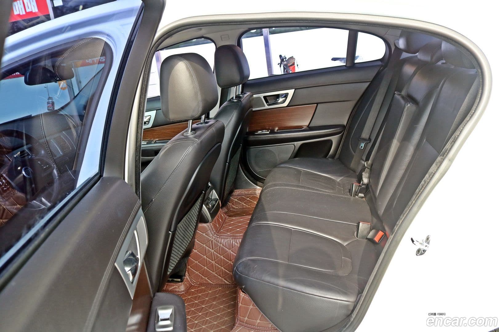 Main__Slider__Photo:XF Jaguar 2011.11-15