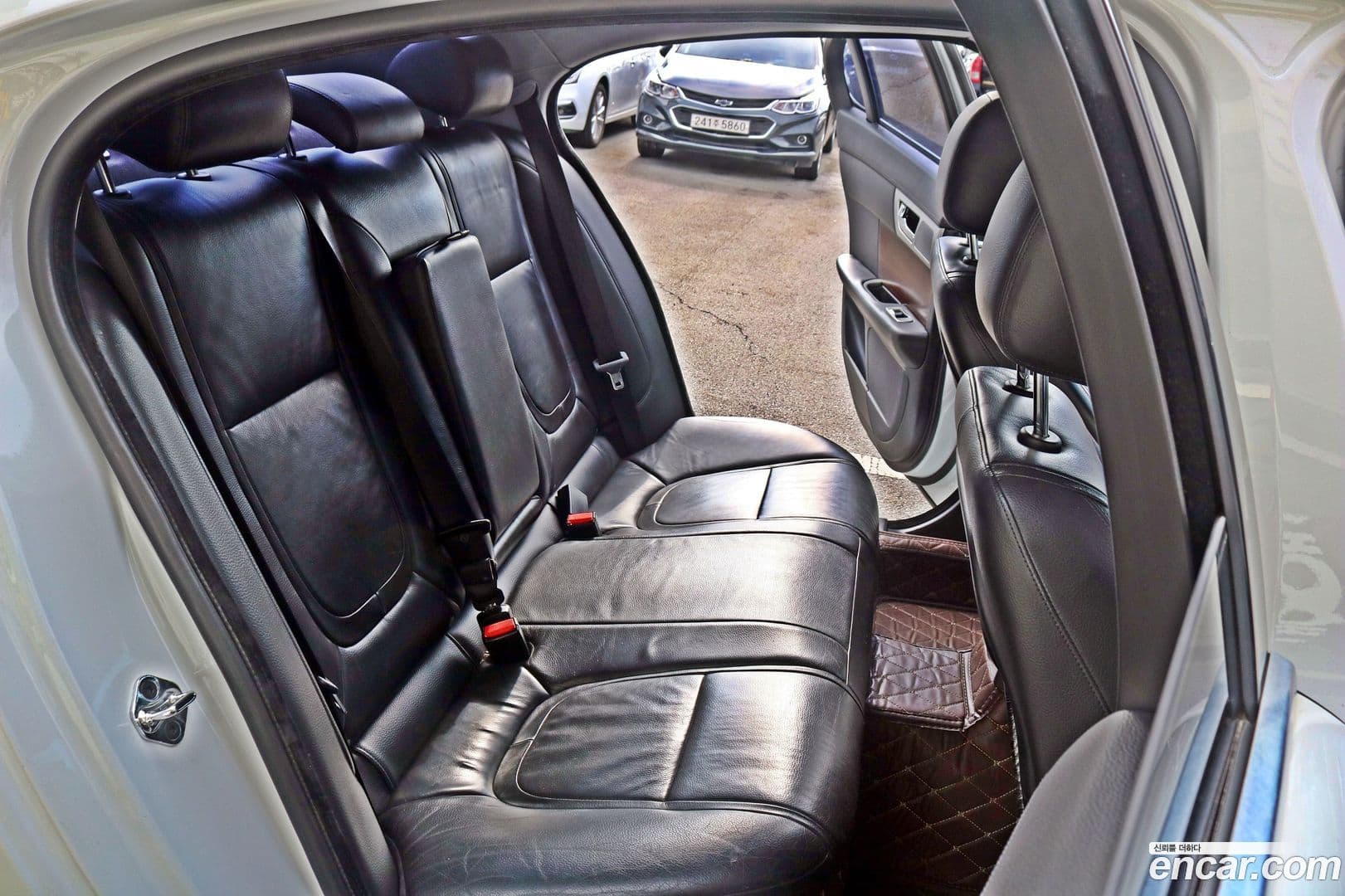 Main__Slider__Photo:XF Jaguar 2011.11-16