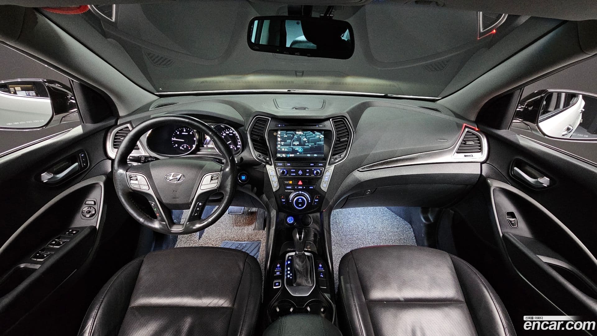 Main__Slider__Photo:Santafe Hyundai 2015.6-6