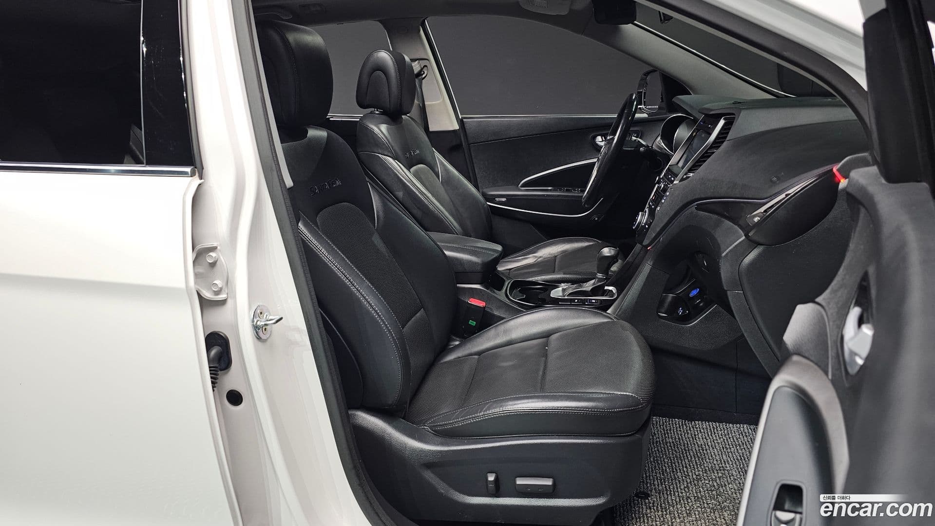 Main__Slider__Photo:Santafe Hyundai 2015.6-9