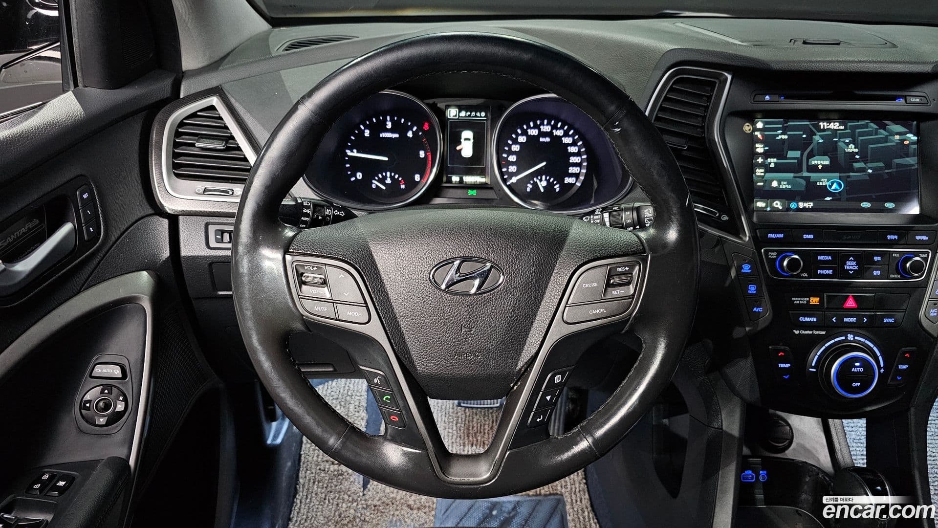Main__Slider__Photo:Santafe Hyundai 2015.6-12