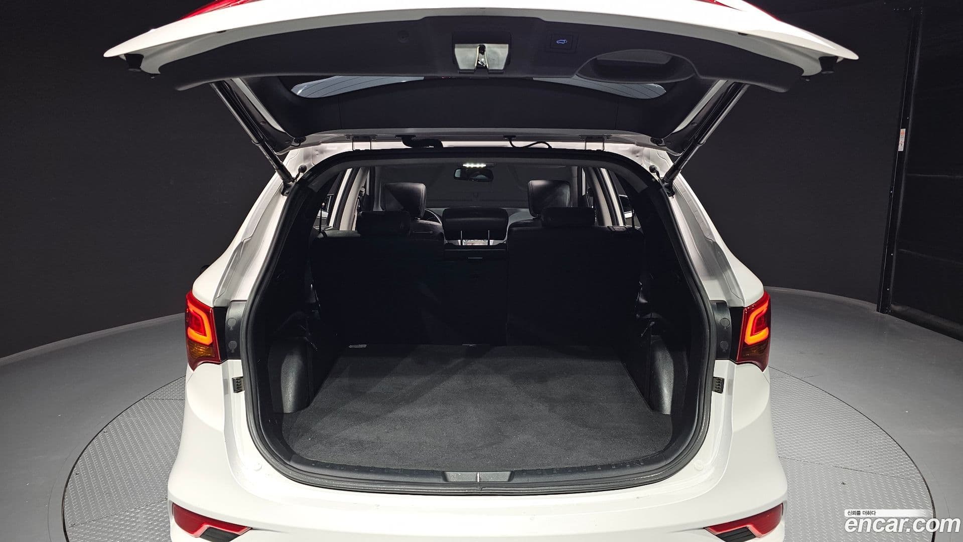 Main__Slider__Photo:Santafe Hyundai 2015.6-19