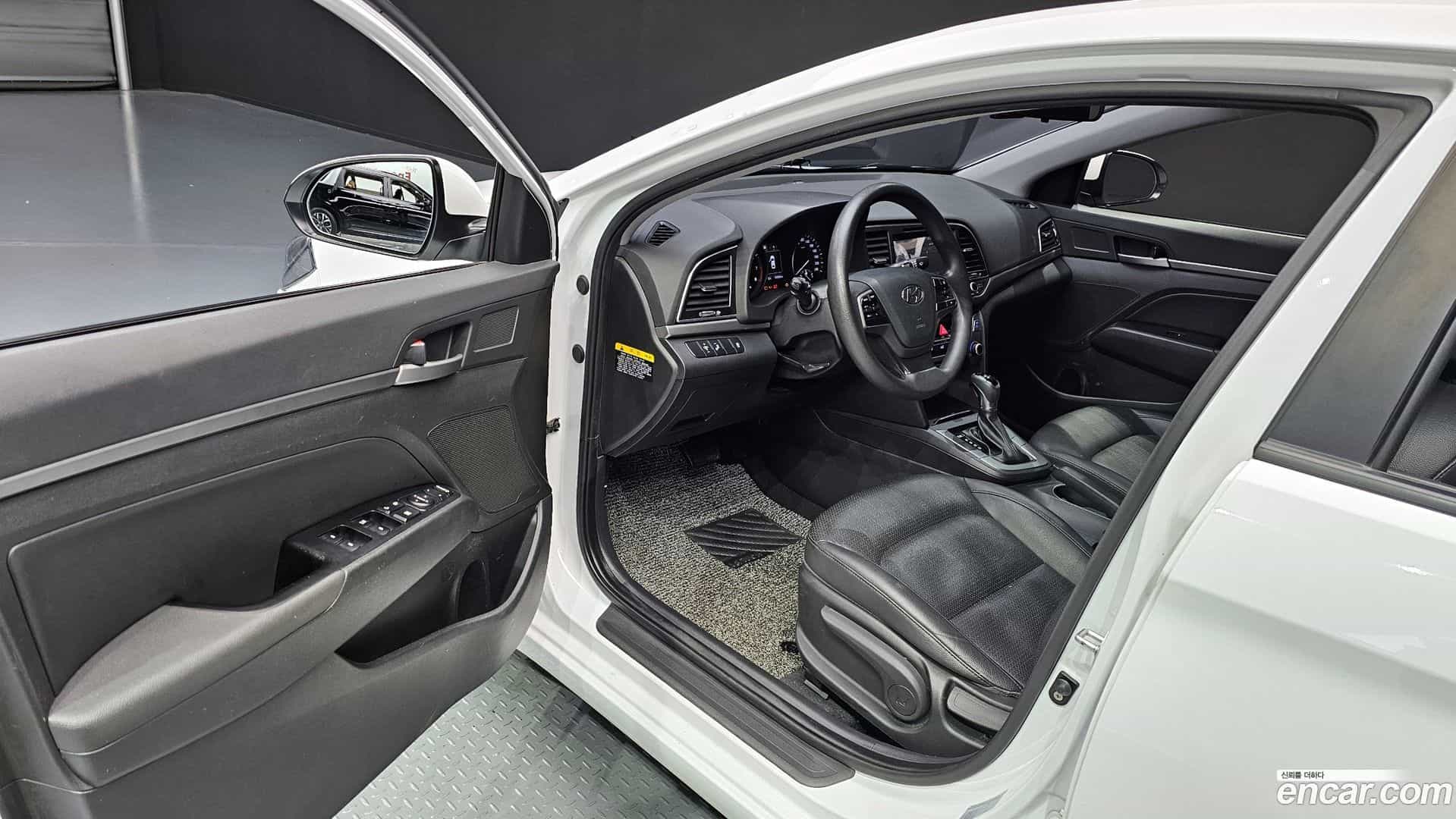 AVANTE Hyundai 2017.0-OPTION-015