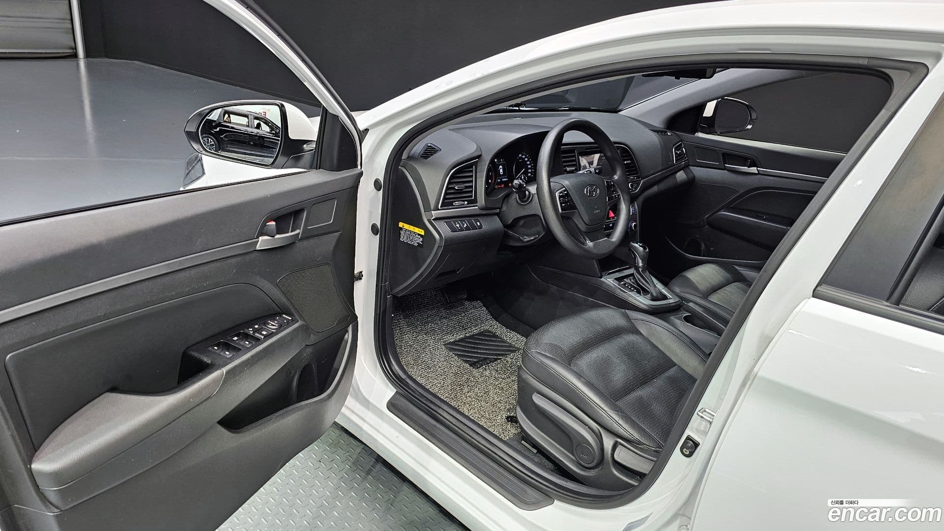 Main__Slider__Photo:AVANTE Hyundai 2017.0-10