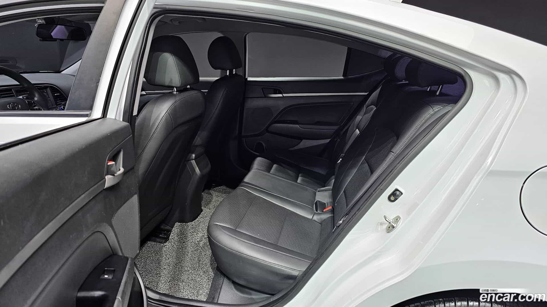 AVANTE Hyundai 2017.0-OPTION-016