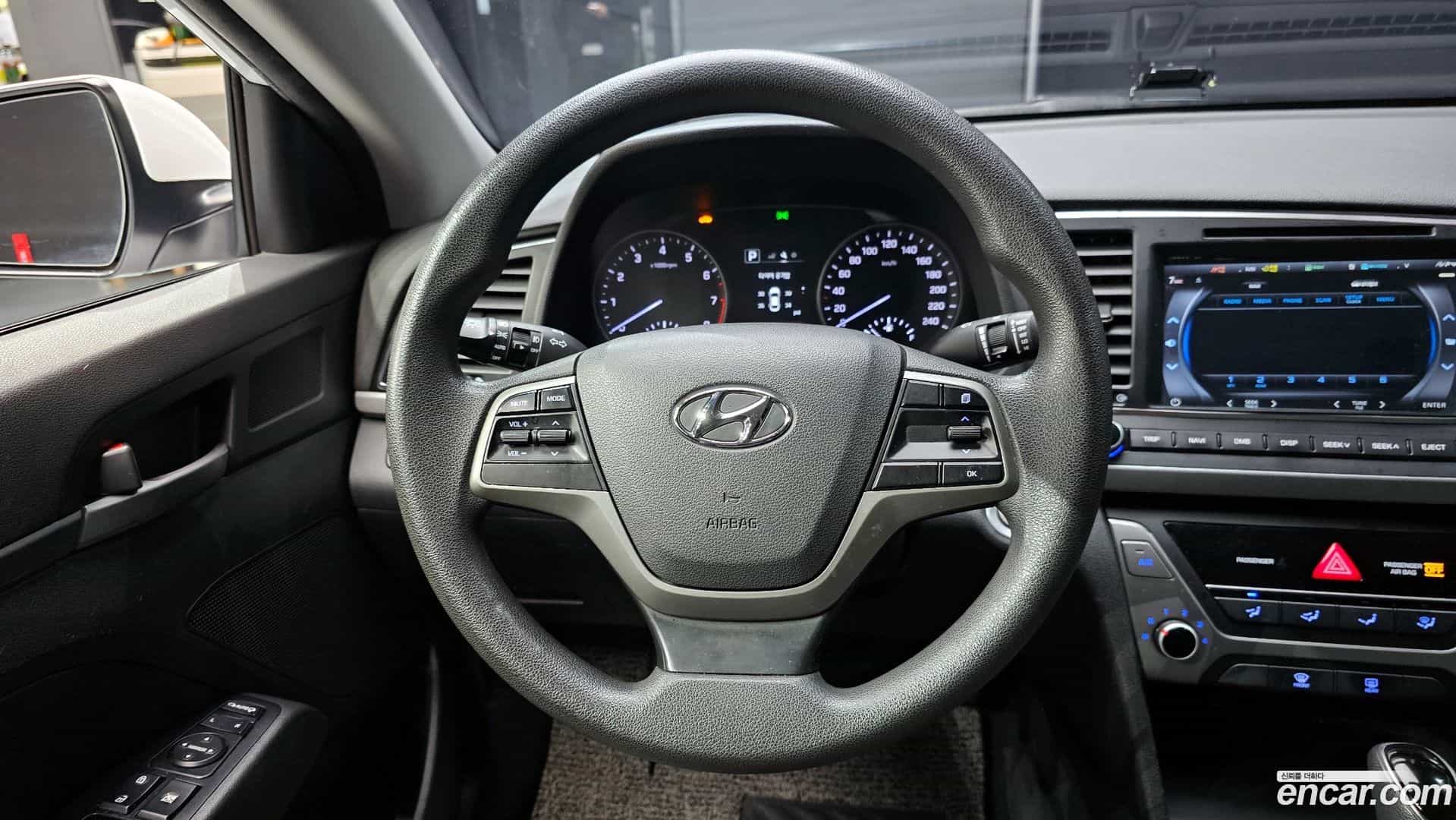 AVANTE Hyundai 2017.0-OPTION-017