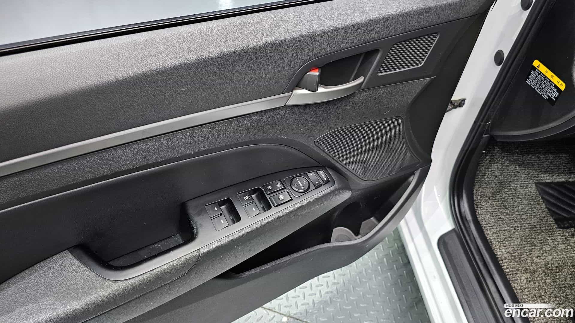 AVANTE Hyundai 2017.0-OPTION-022