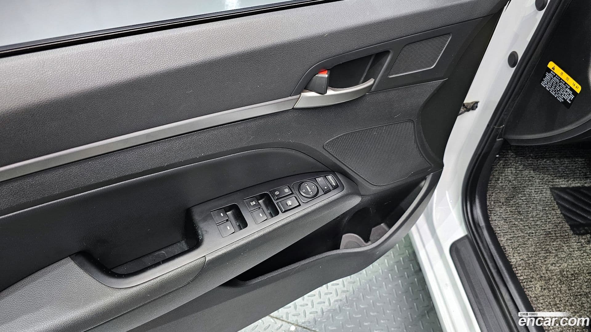 Main__Slider__Photo:AVANTE Hyundai 2017.0-17