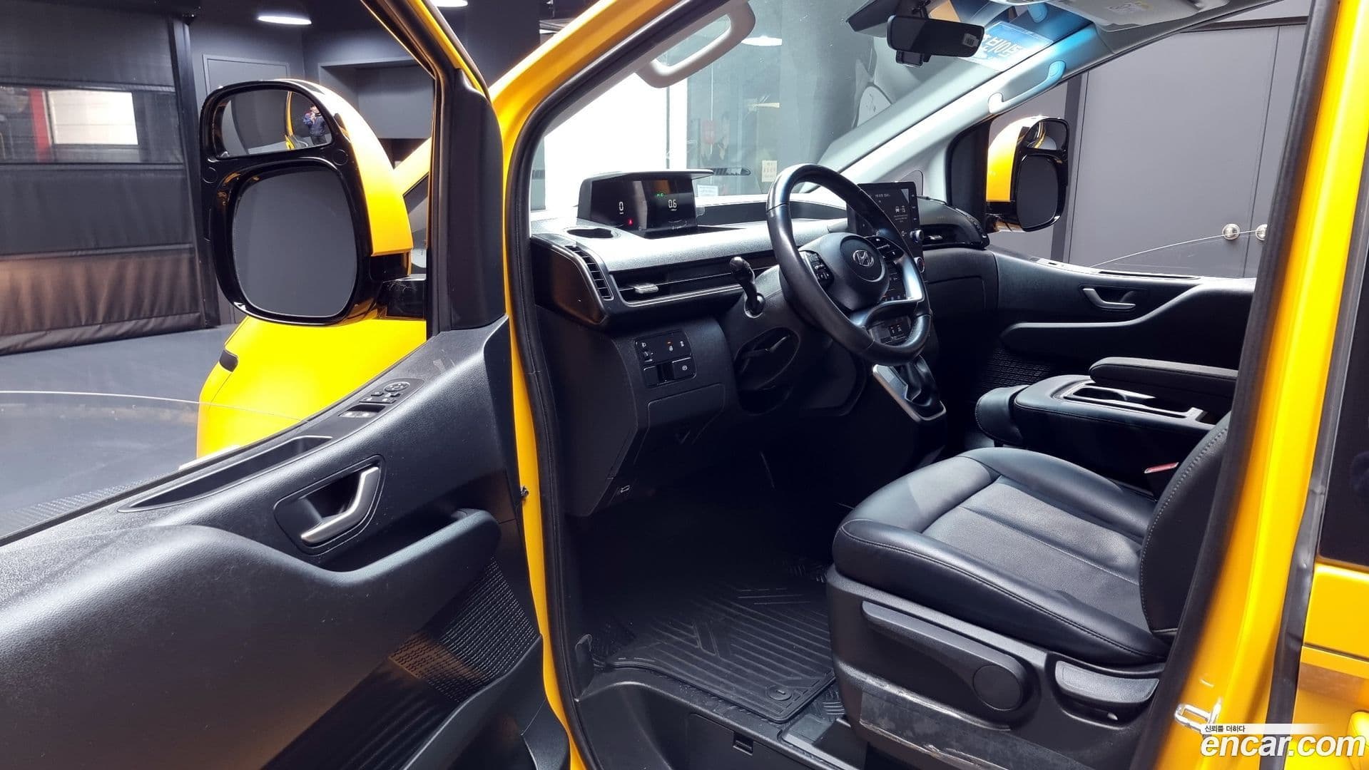 Main__Slider__Photo:Staria Hyundai 2023.4-9