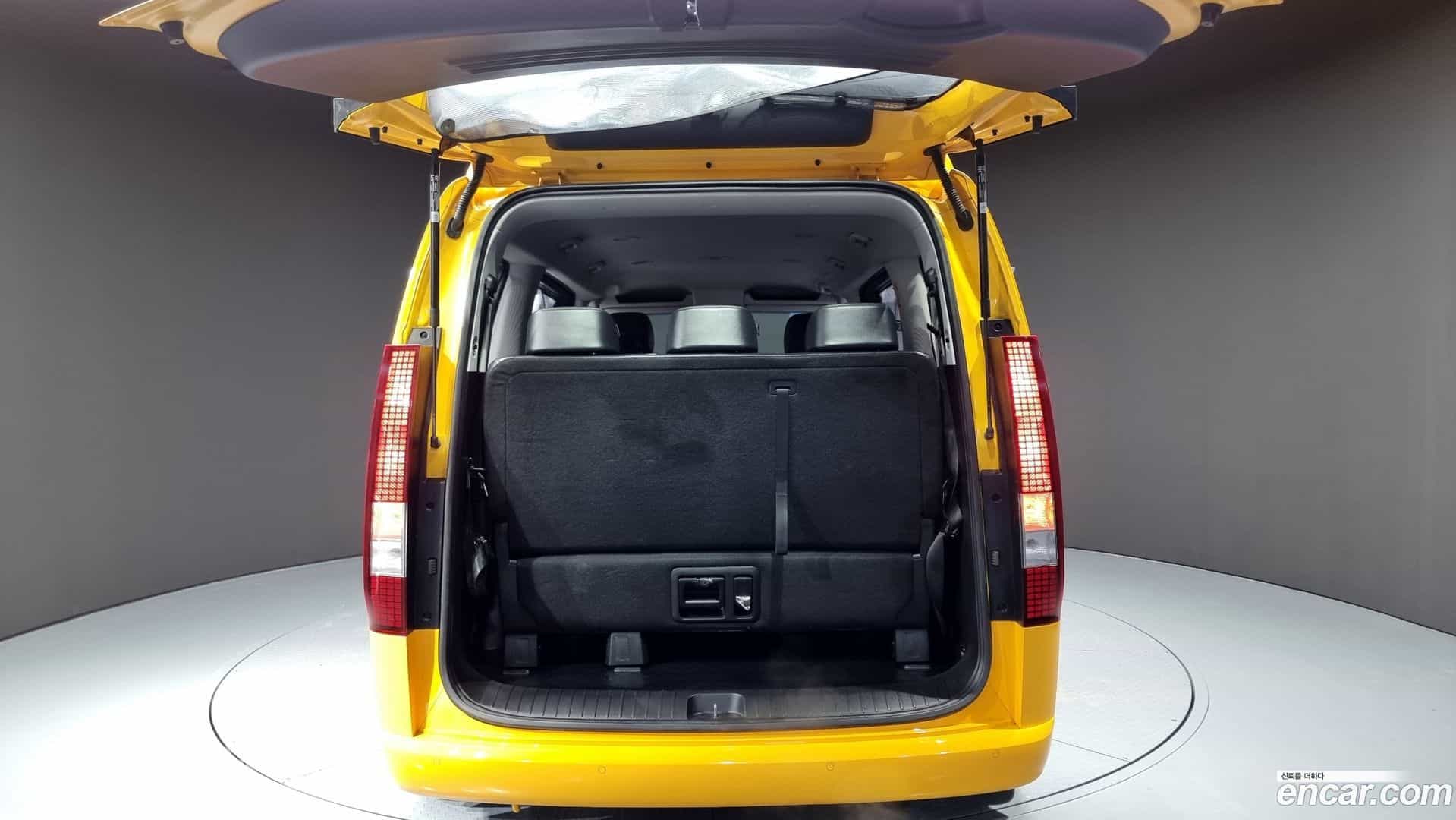 Staria Hyundai 2023.4-OPTION-024