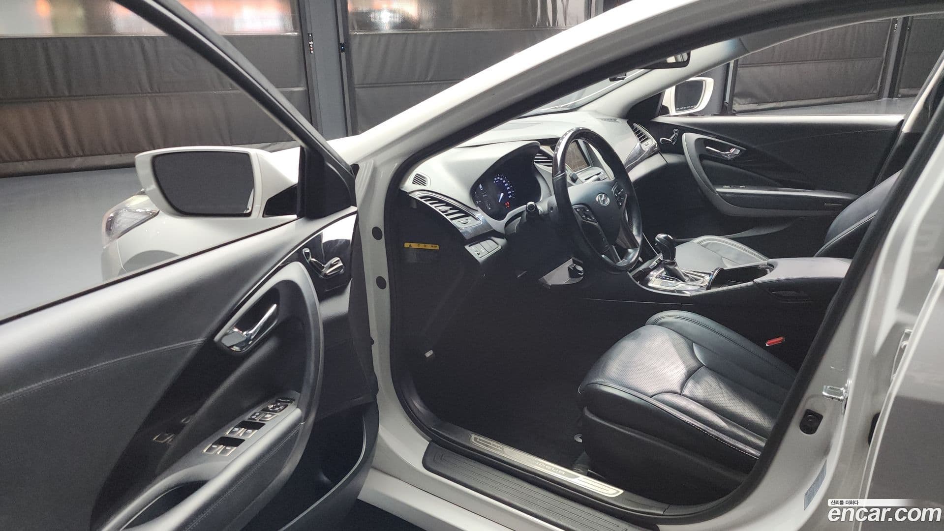 Main__Slider__Photo:Grandeur Hyundai 2012.5-9