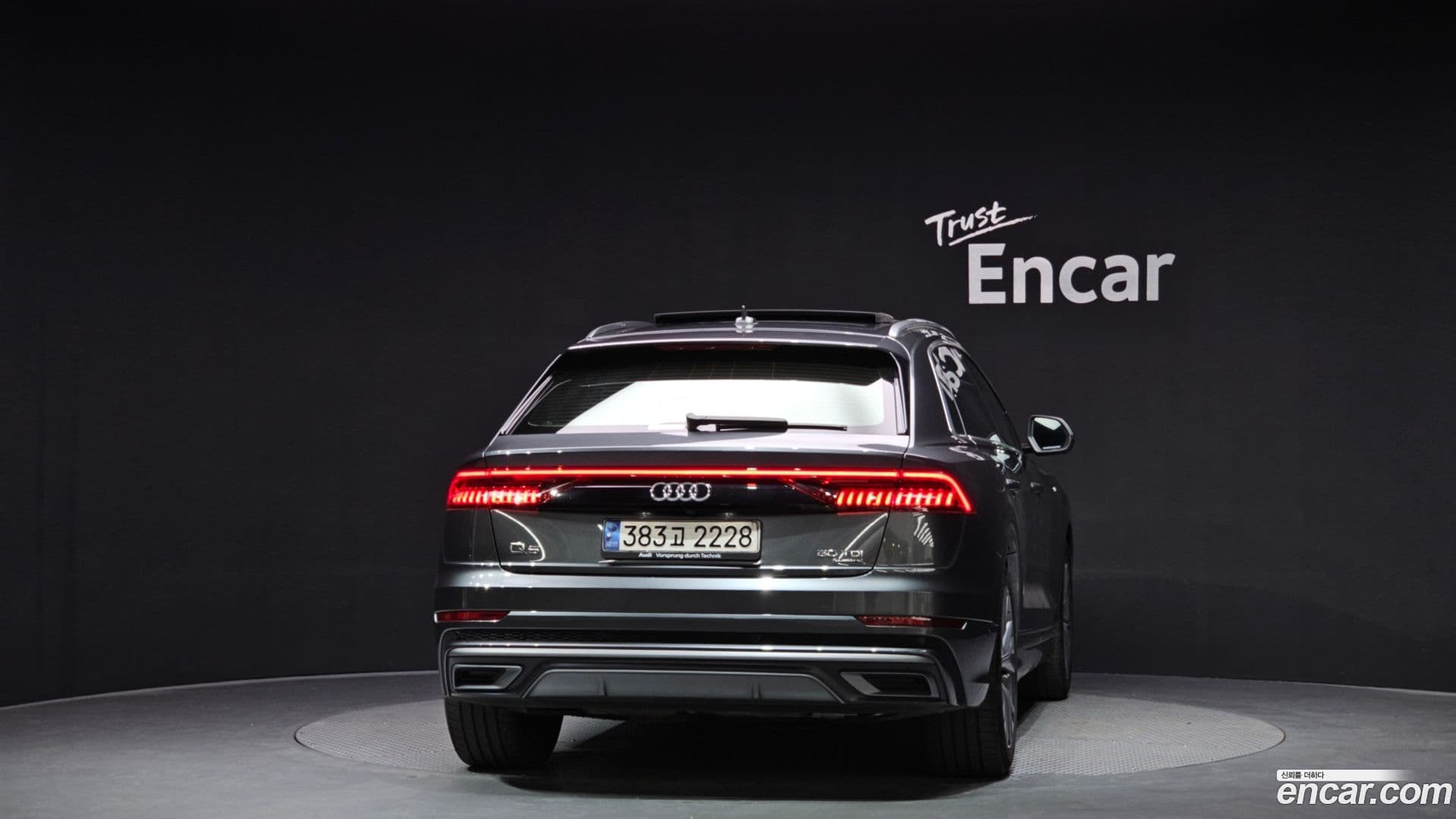 Main__Slider__Photo:Q8 Audi 2021.5-3