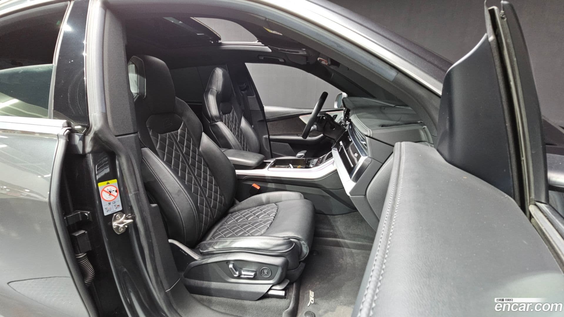 Main__Slider__Photo:Q8 Audi 2021.5-10