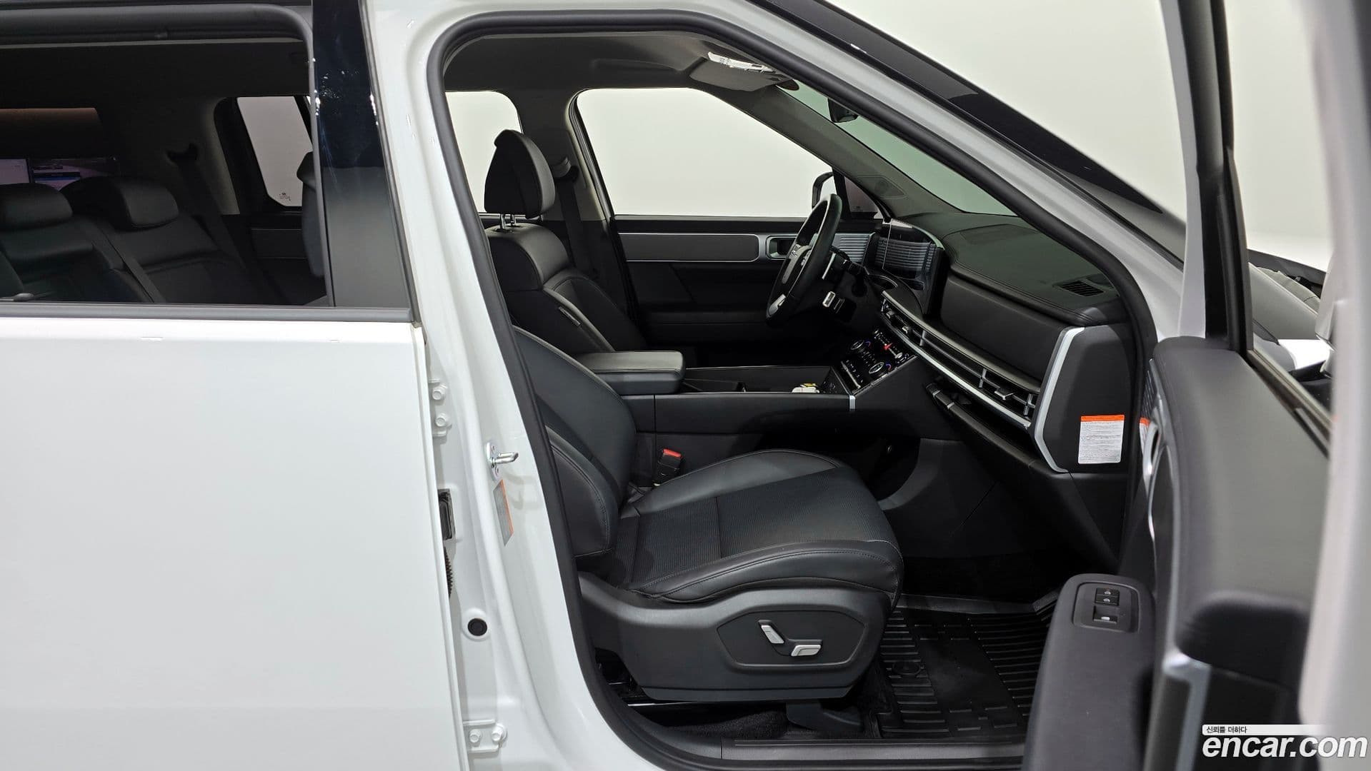 Main__Slider__Photo:Santafe Hyundai 2023.10-10