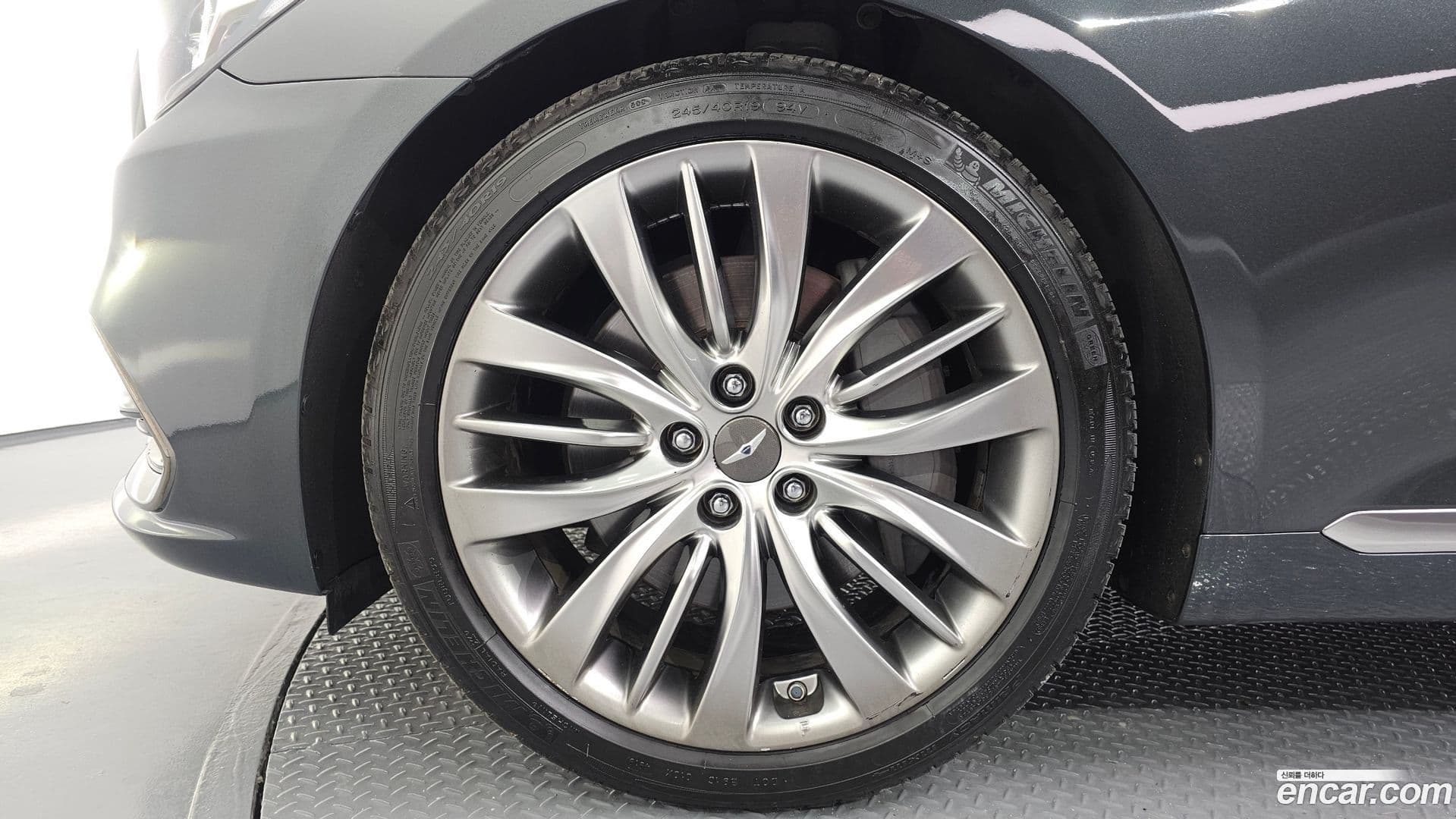 Main__Slider__Photo:G80 Genesis 2019.7-4