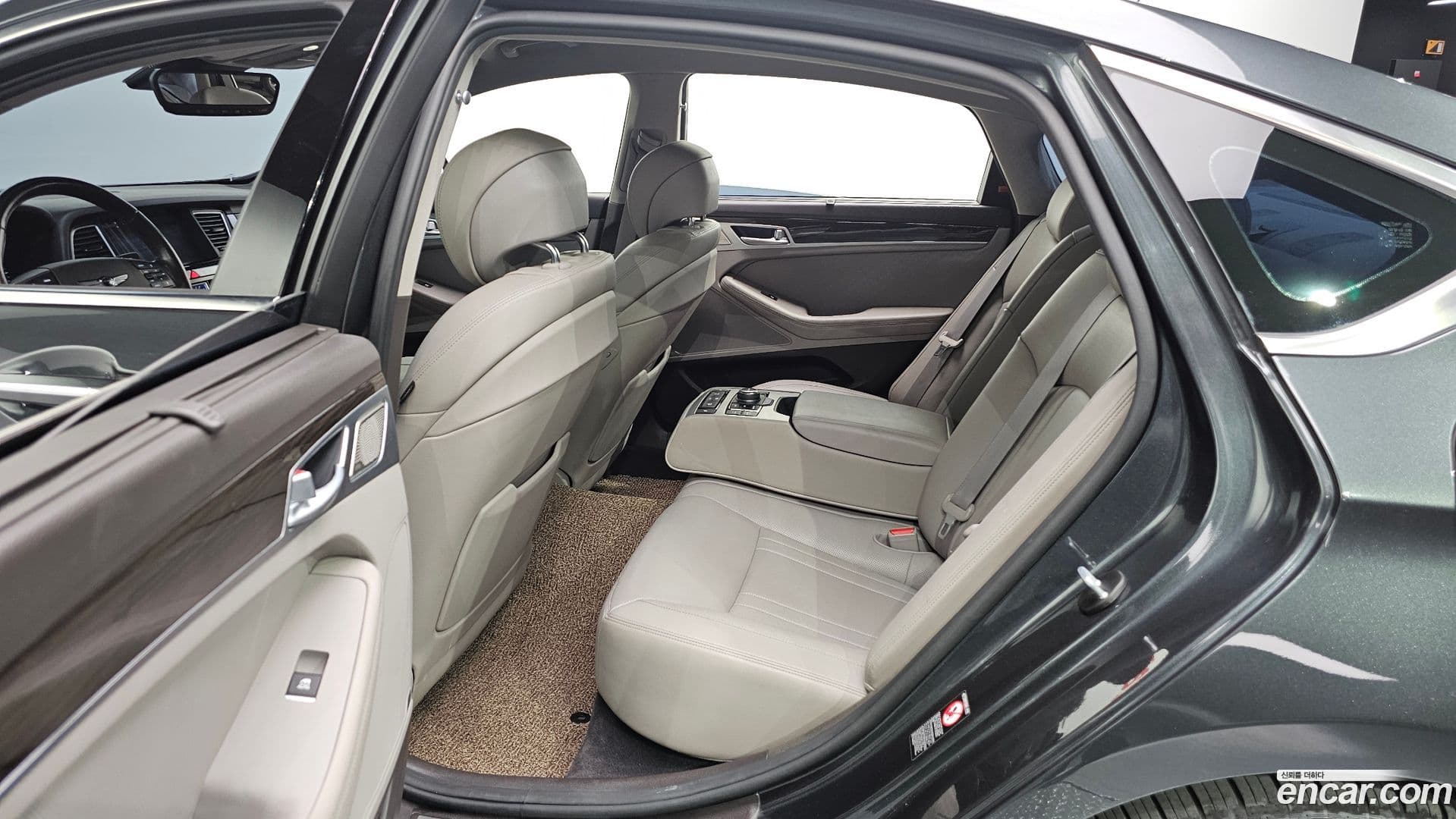 Main__Slider__Photo:G80 Genesis 2019.7-10